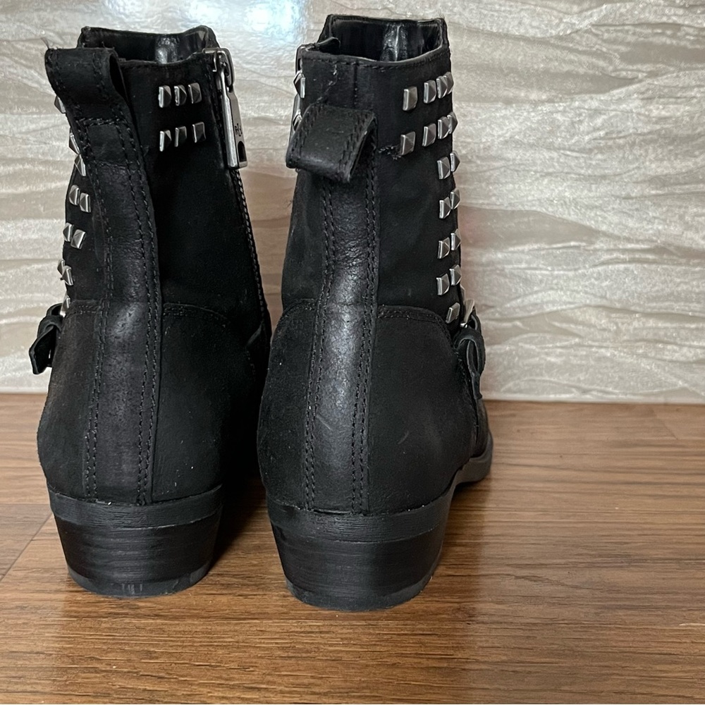 Lauren Ralph Lauren booties 🥾 - Picture 5 of 11